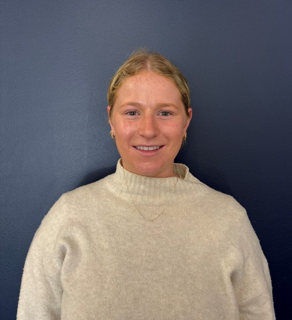 Lara Regnis - Legal Secretary